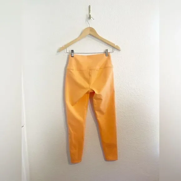 Alo women’s Airbrush High rise 7/8 leggings. Size small - Picture 3 of 5